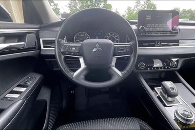 2024 Mitsubishi Outlander ES
