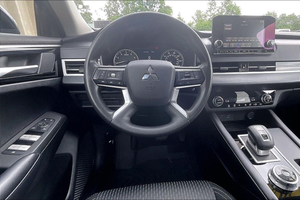 2024 Mitsubishi Outlander ES