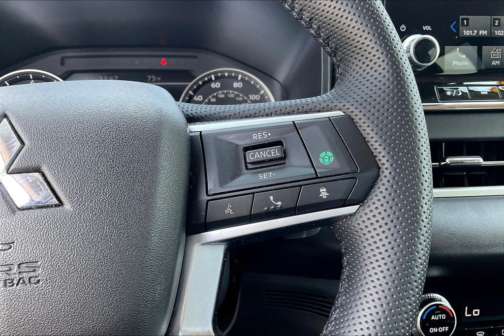 2023 Mitsubishi Outlander SE