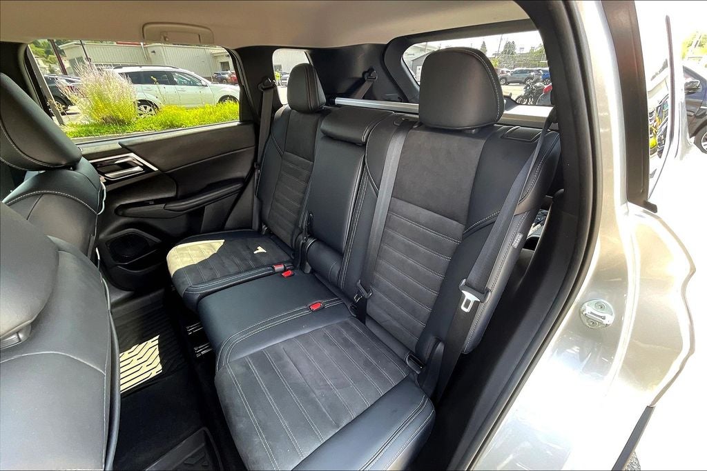 2023 Mitsubishi Outlander SE