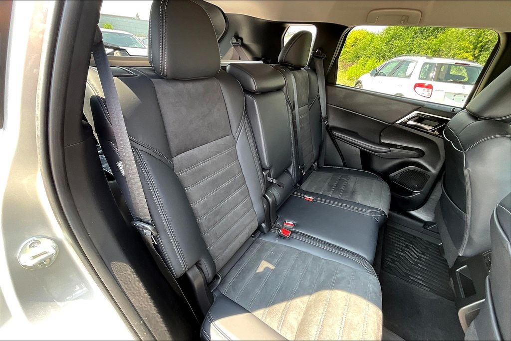 2023 Mitsubishi Outlander SE