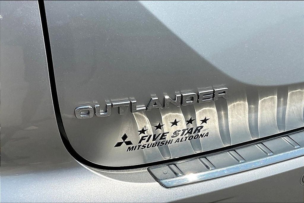 2023 Mitsubishi Outlander SE