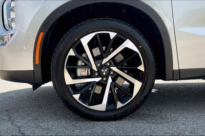 2023 Mitsubishi Outlander SE