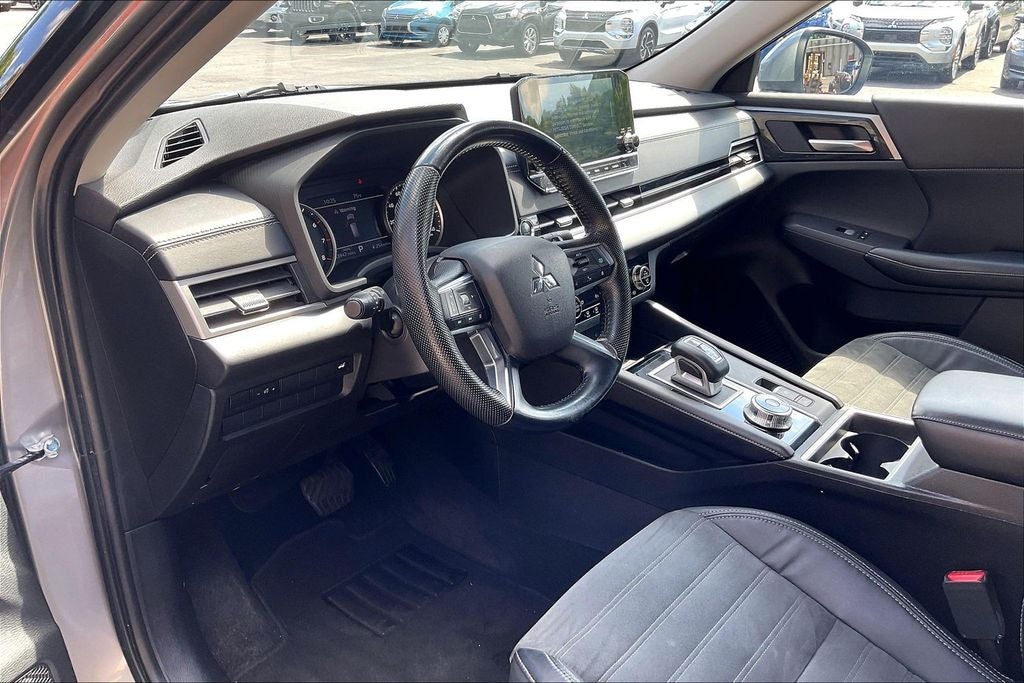 2022 Mitsubishi Outlander SE