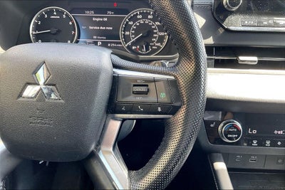 2022 Mitsubishi Outlander SE
