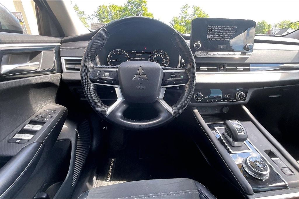 2022 Mitsubishi Outlander SE