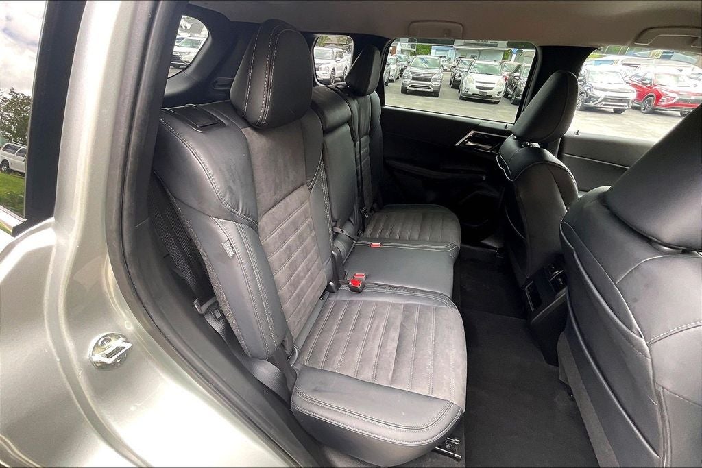 2023 Mitsubishi Outlander SE