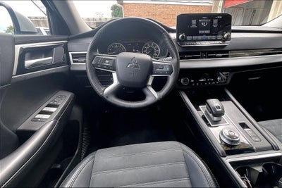 2023 Mitsubishi Outlander SE