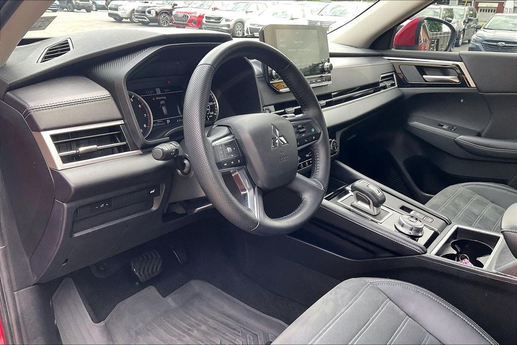 2023 Mitsubishi Outlander SE