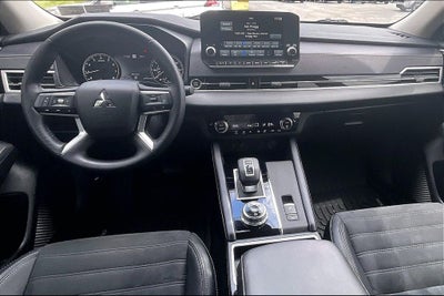 2023 Mitsubishi Outlander SE