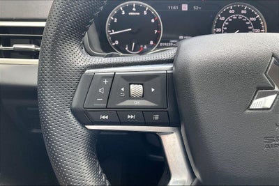 2023 Mitsubishi Outlander SE