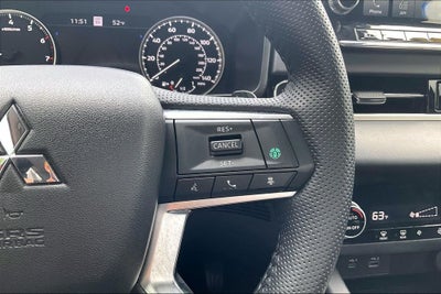 2023 Mitsubishi Outlander SE