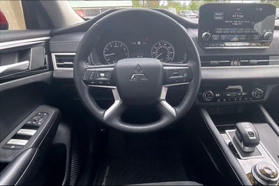 2023 Mitsubishi Outlander SE