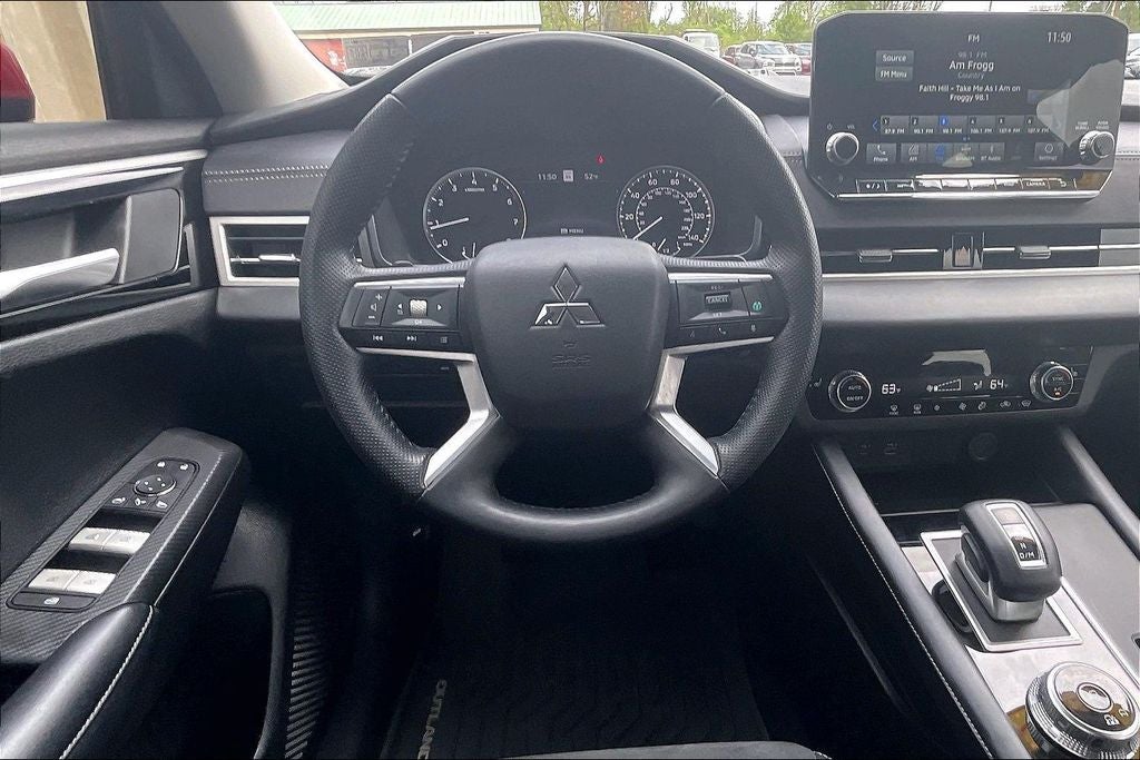 2023 Mitsubishi Outlander SE