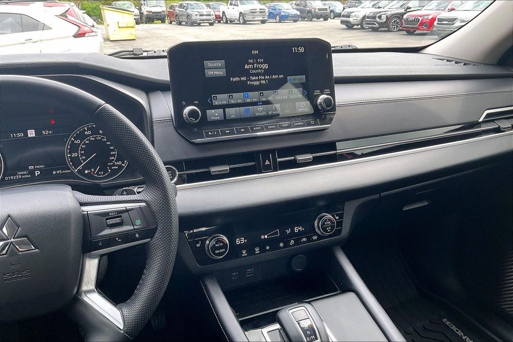 2023 Mitsubishi Outlander SE