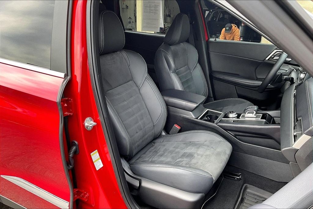 2023 Mitsubishi Outlander SE