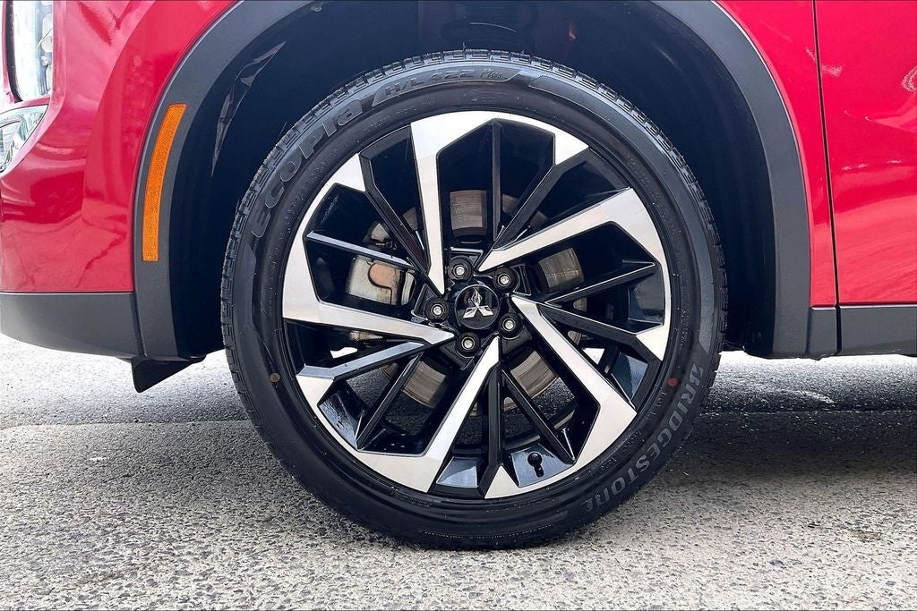 2023 Mitsubishi Outlander SE