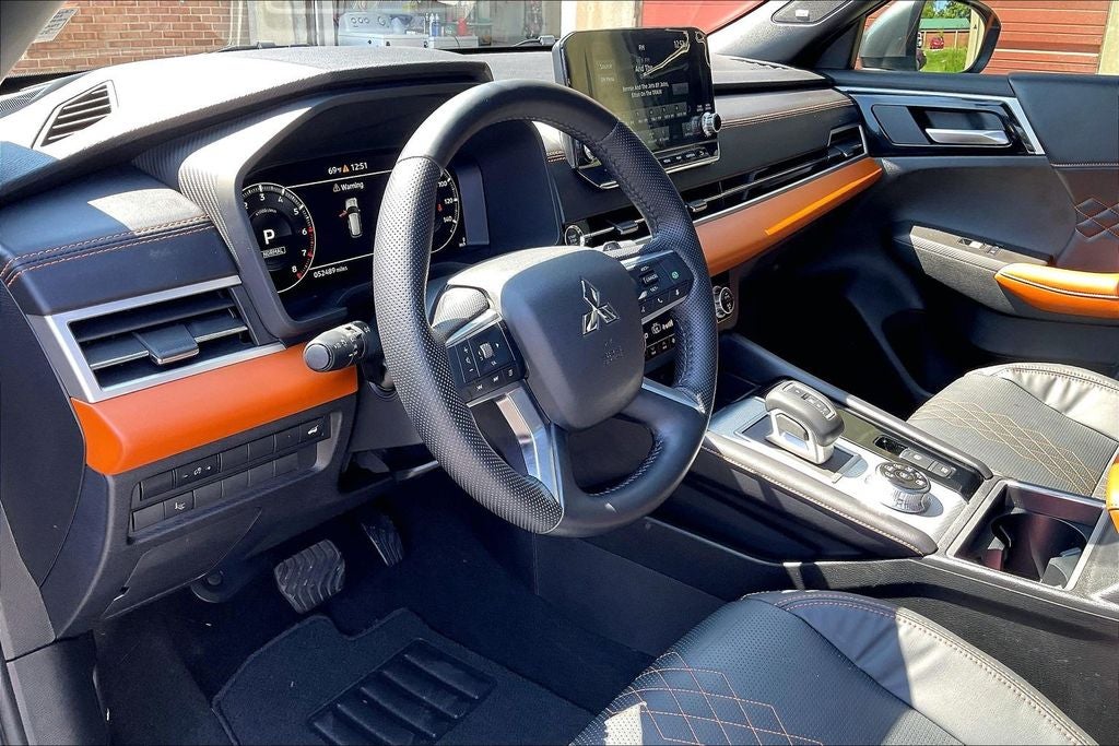 2022 Mitsubishi Outlander SEL Touring