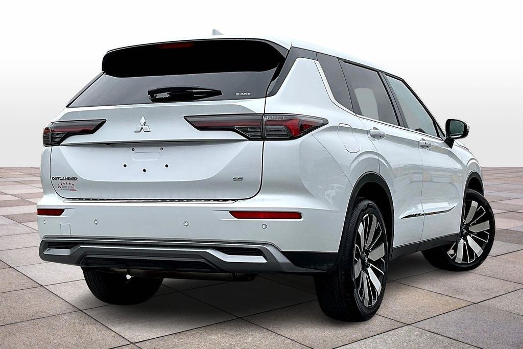 2025 Mitsubishi Outlander SE w/Tech