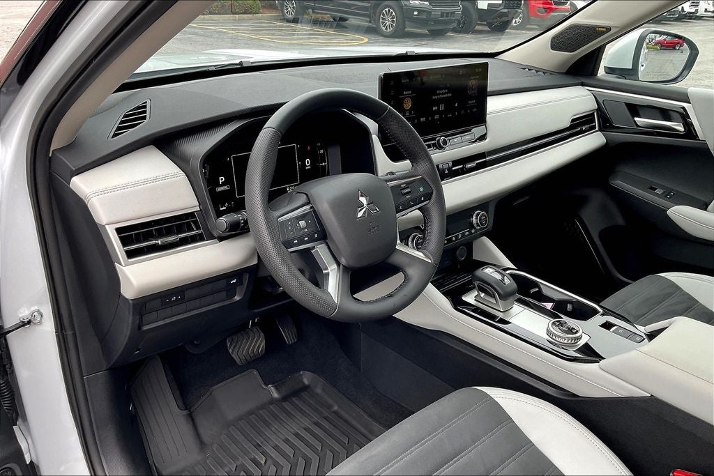 2025 Mitsubishi Outlander SE w/Tech