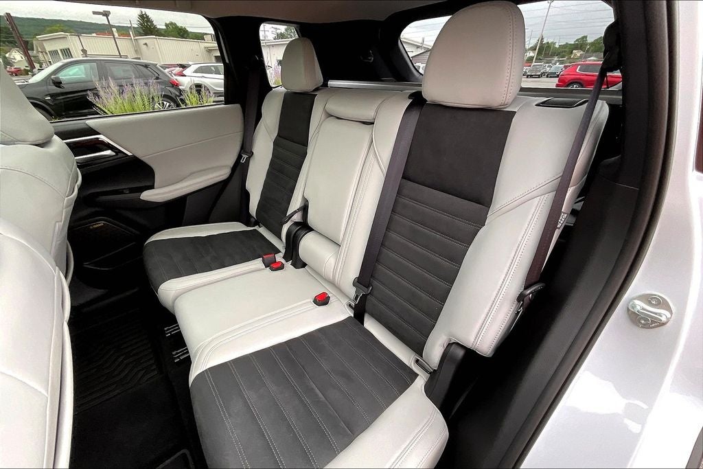 2025 Mitsubishi Outlander SE w/Tech