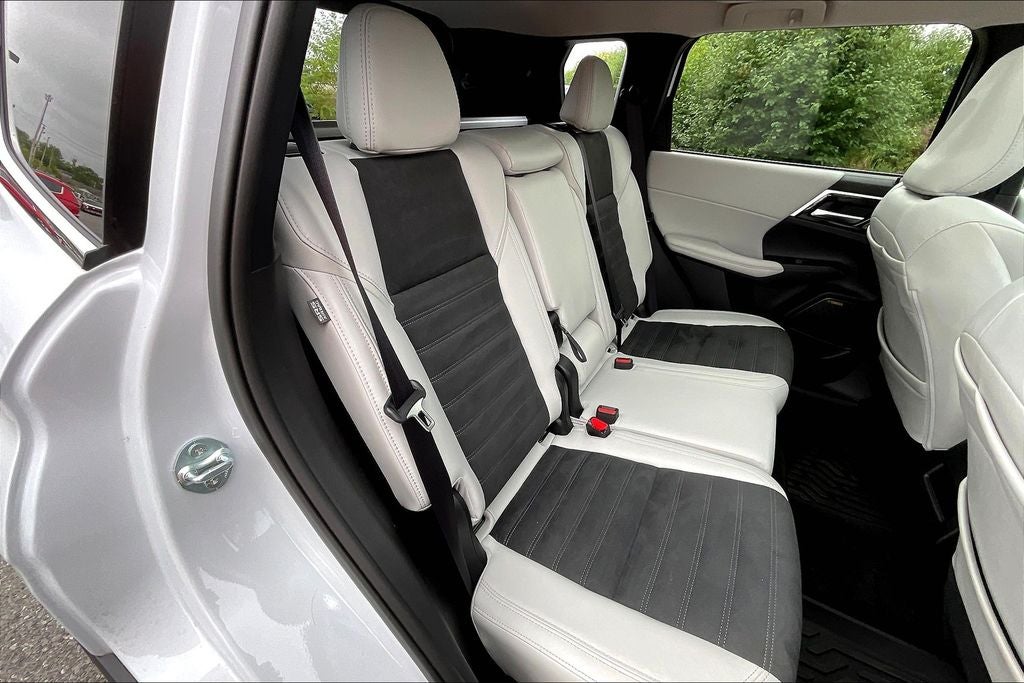 2025 Mitsubishi Outlander SE w/Tech