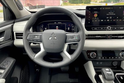 2025 Mitsubishi Outlander SE w/Tech