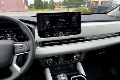 2025 Mitsubishi Outlander SE w/Tech