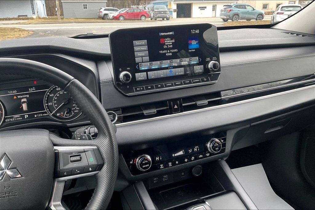 2024 Mitsubishi Outlander SE