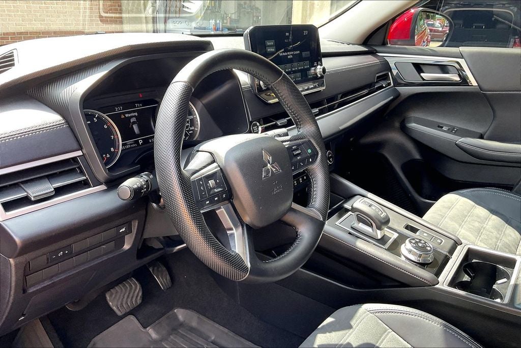 2024 Mitsubishi Outlander SE