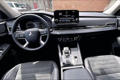 2024 Mitsubishi Outlander SE