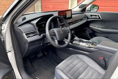 2025 Mitsubishi Outlander SE w/Tech