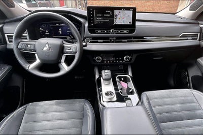 2025 Mitsubishi Outlander SE w/Tech