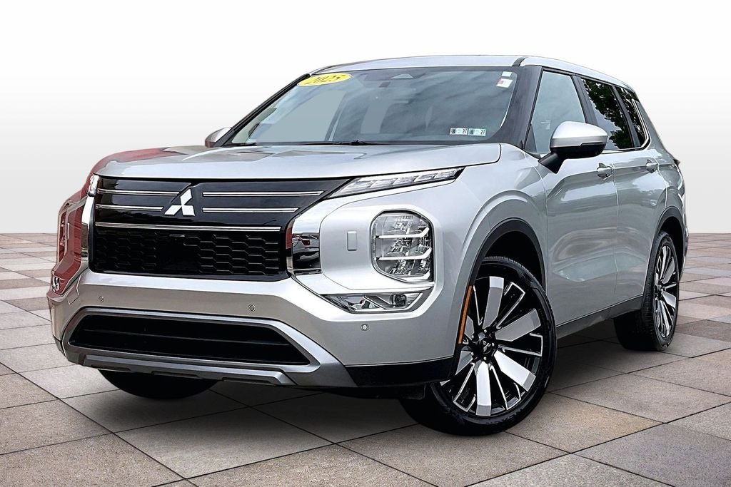 2025 Mitsubishi Outlander SE w/Tech