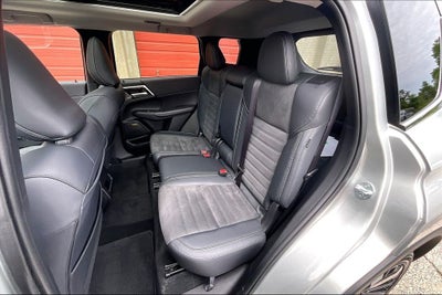 2025 Mitsubishi Outlander SE w/Tech