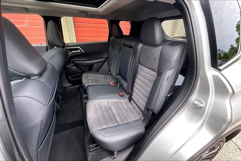 2025 Mitsubishi Outlander SE w/Tech