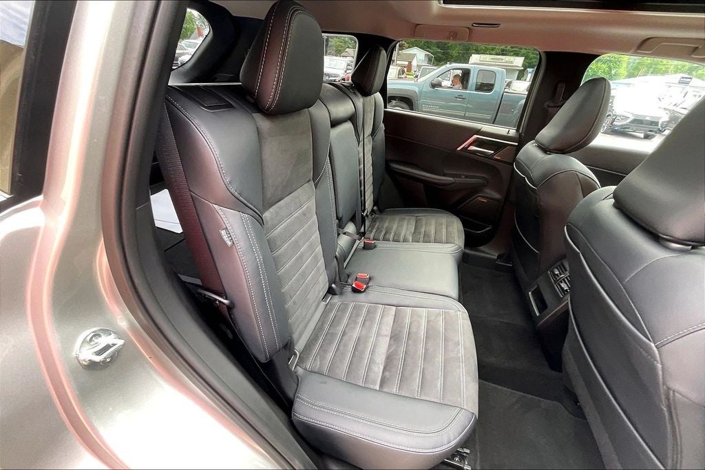 2025 Mitsubishi Outlander SE w/Tech