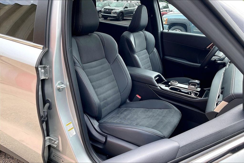 2025 Mitsubishi Outlander SE w/Tech