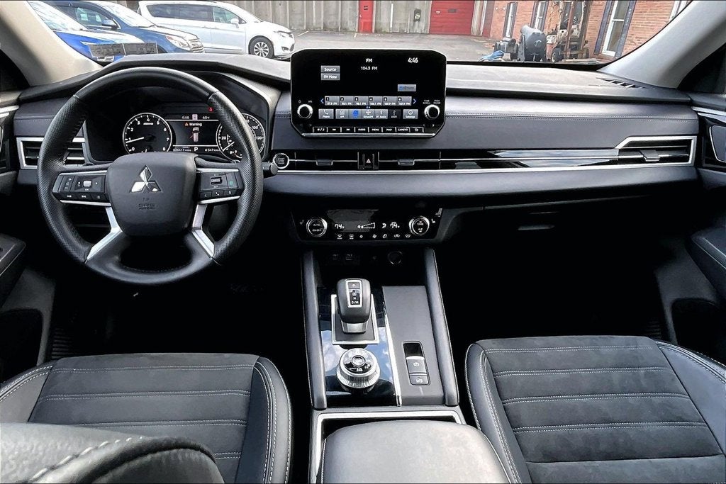 2024 Mitsubishi Outlander SE