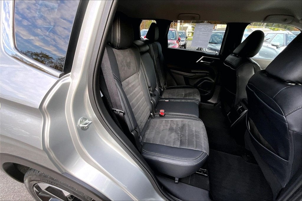 2024 Mitsubishi Outlander SE
