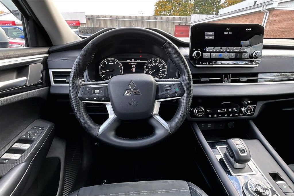 2024 Mitsubishi Outlander SE