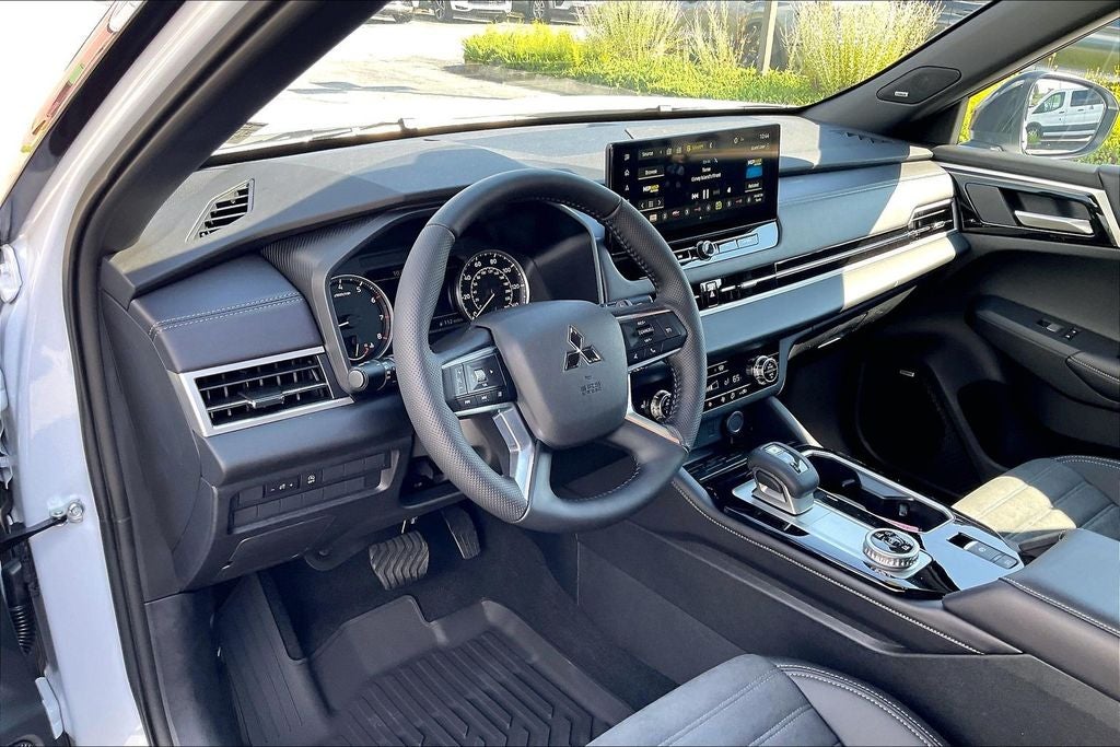 2026 Mitsubishi Outlander LE