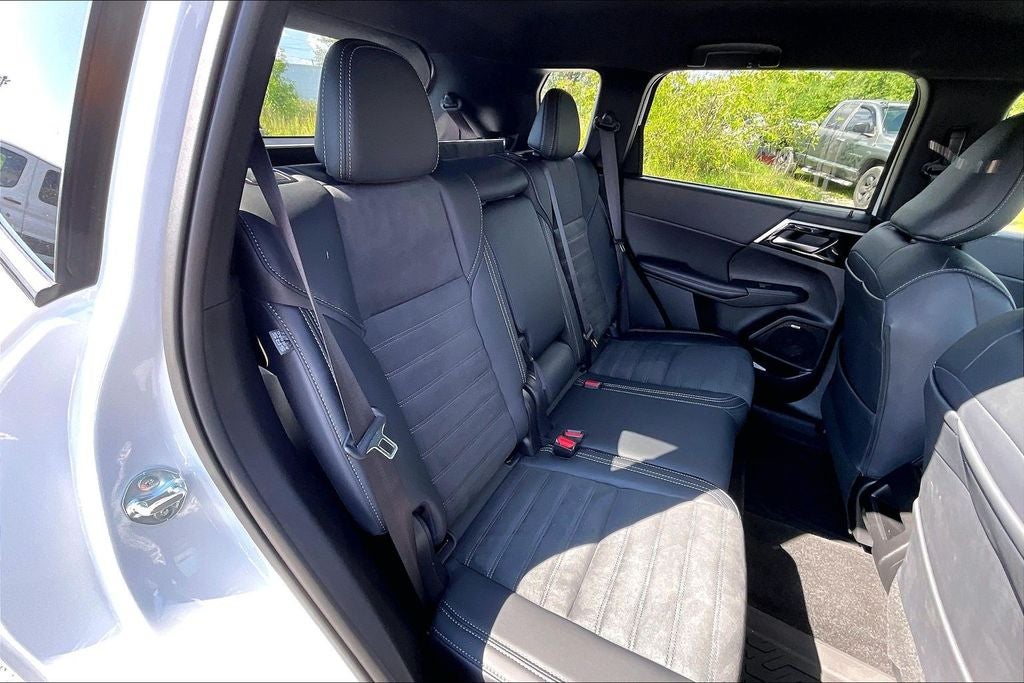 2026 Mitsubishi Outlander LE