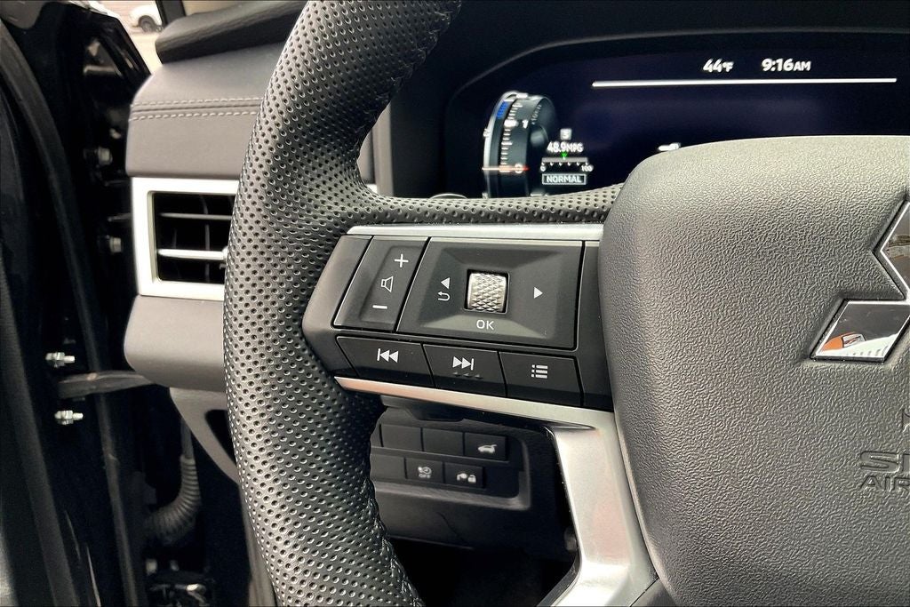 2023 Mitsubishi Outlander PHEV SE