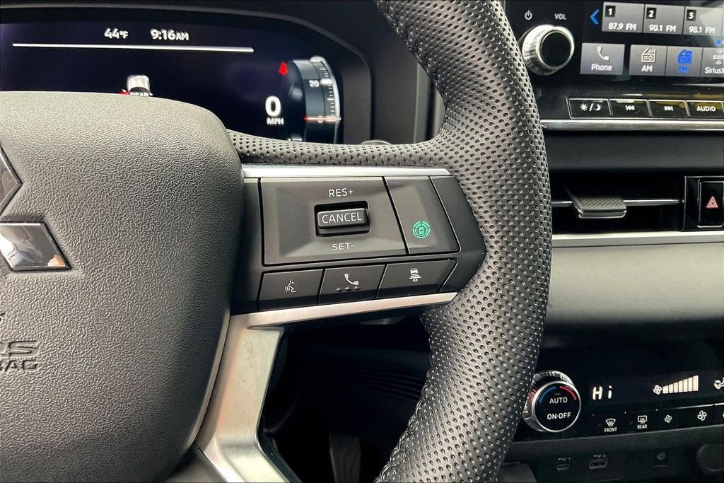 2023 Mitsubishi Outlander PHEV SE