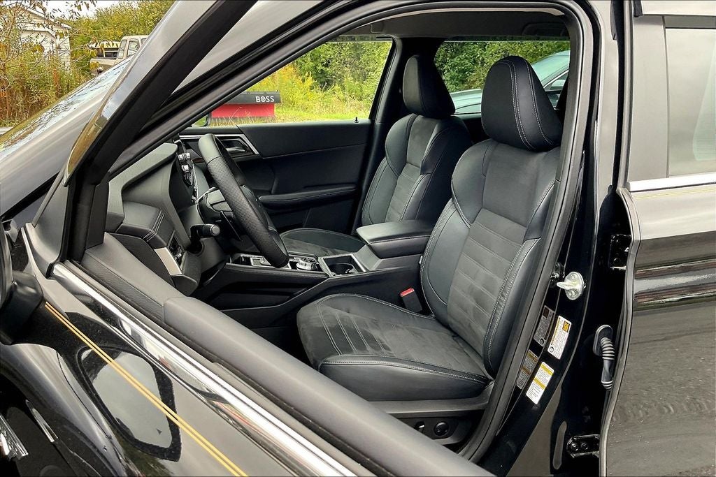 2023 Mitsubishi Outlander PHEV SE