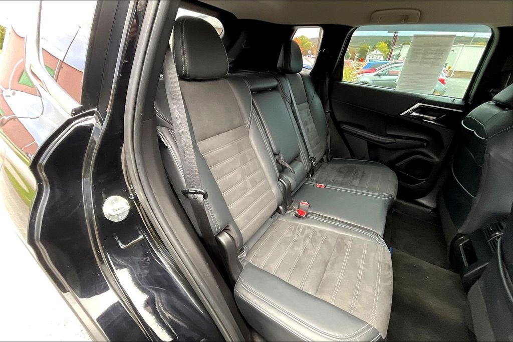 2023 Mitsubishi Outlander PHEV SE