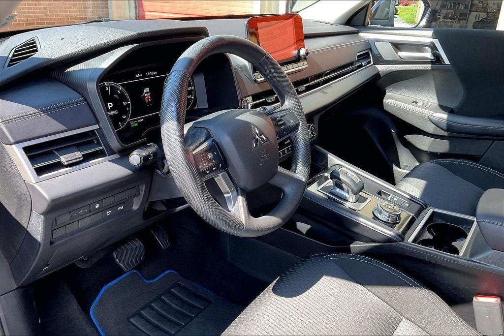 2025 Mitsubishi Outlander PHEV ES