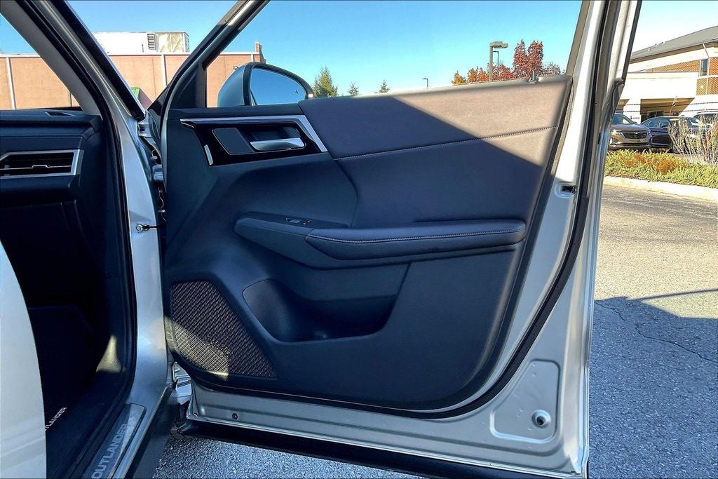 2024 Mitsubishi Outlander PHEV SE