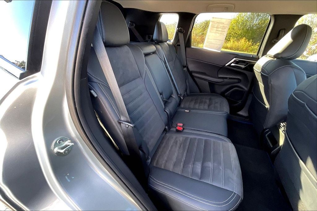 2024 Mitsubishi Outlander PHEV SE